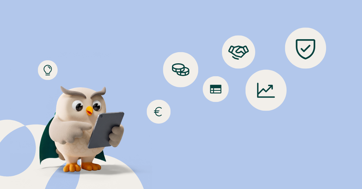 SuperOffice-maskot Hugo sitter og jobber på en nettbrett