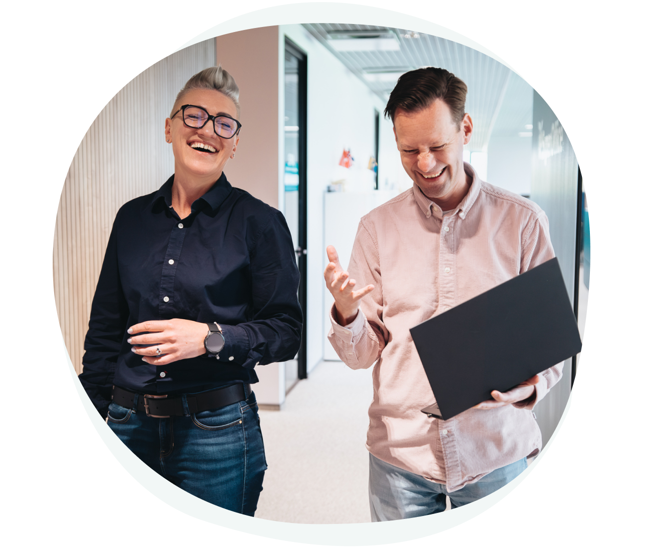 Laptop som viser SuperOffice CRM
